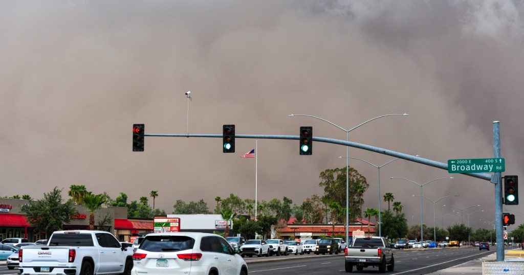 Furtuna de praf haboob loveste orasul Phoenix
