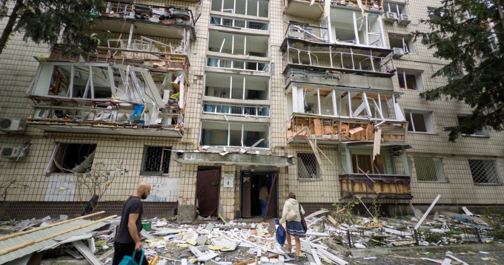 Miracol la Kiev O tanara aruncata de la etajul noua a supravietuit