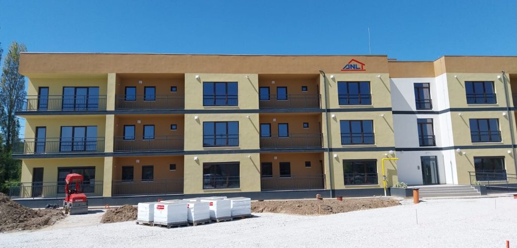 Recepionarea a douazeci si patru de apartamente ANL in Bors