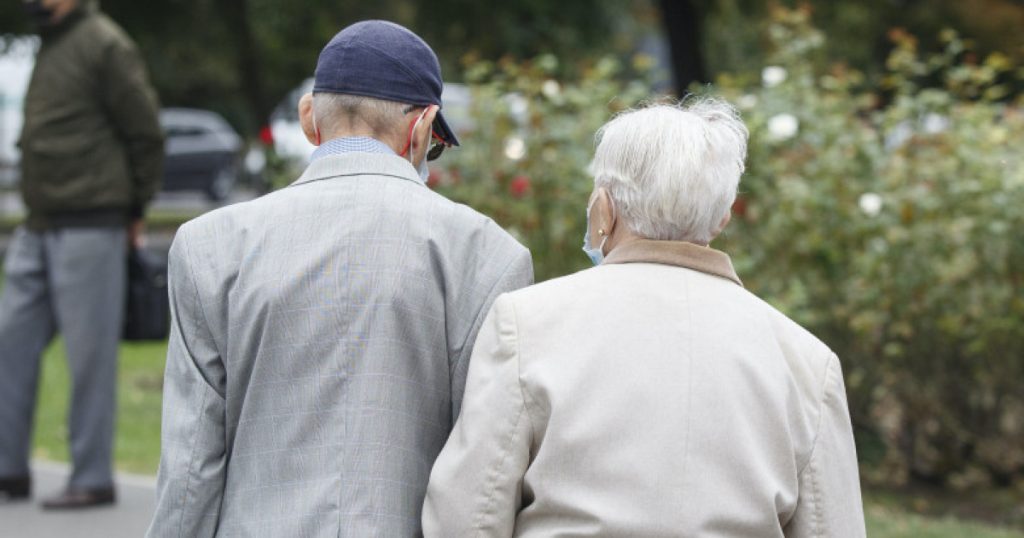 Un pensionar de 75 de ani a vrut sa divorteze pentru o iubita AI