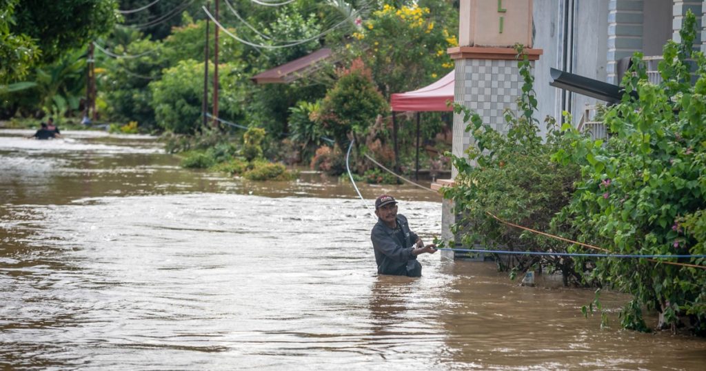 Cele mai puternice inundatii din Bali 18 morti