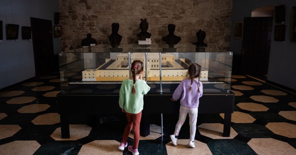 Fetita de cinci ani din Italia distruge sculptura de 30 000 euro