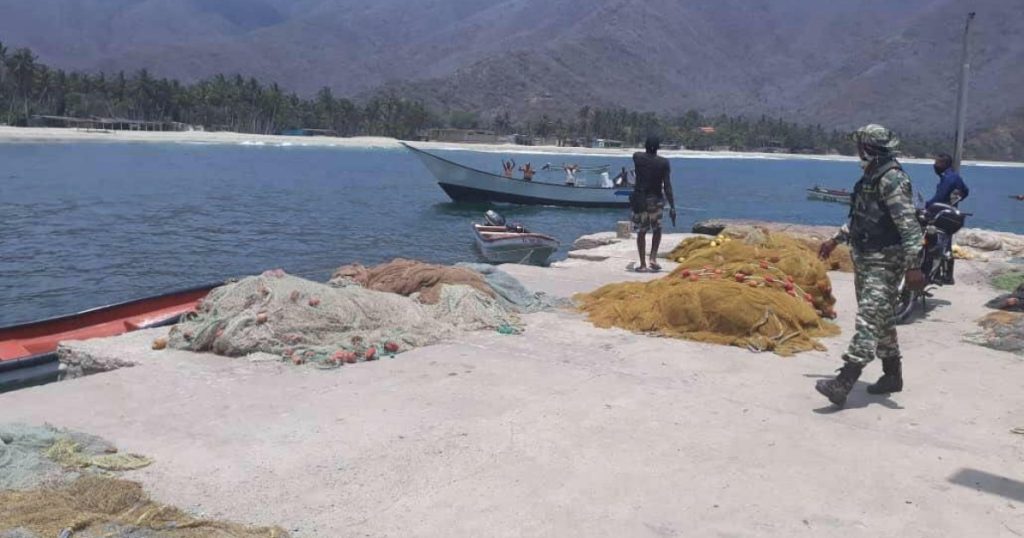 Tensiunile cresc Maduro acuza navele si submarinul SUA