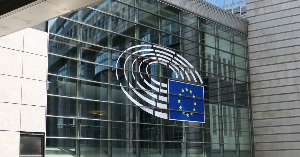 Un deputat european a invitat genocidari in Parlament