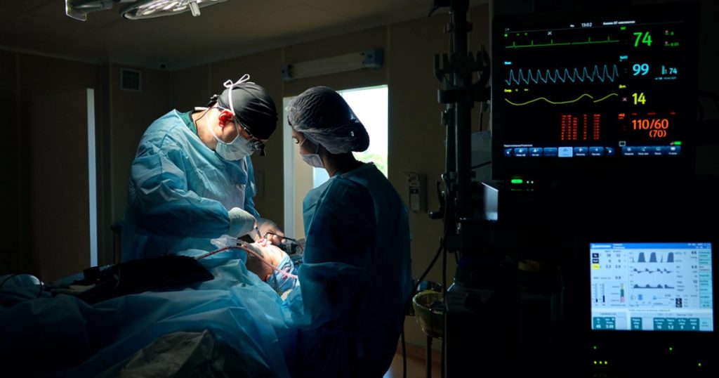 Un doctor a parasit pacientul pentru o asistenta