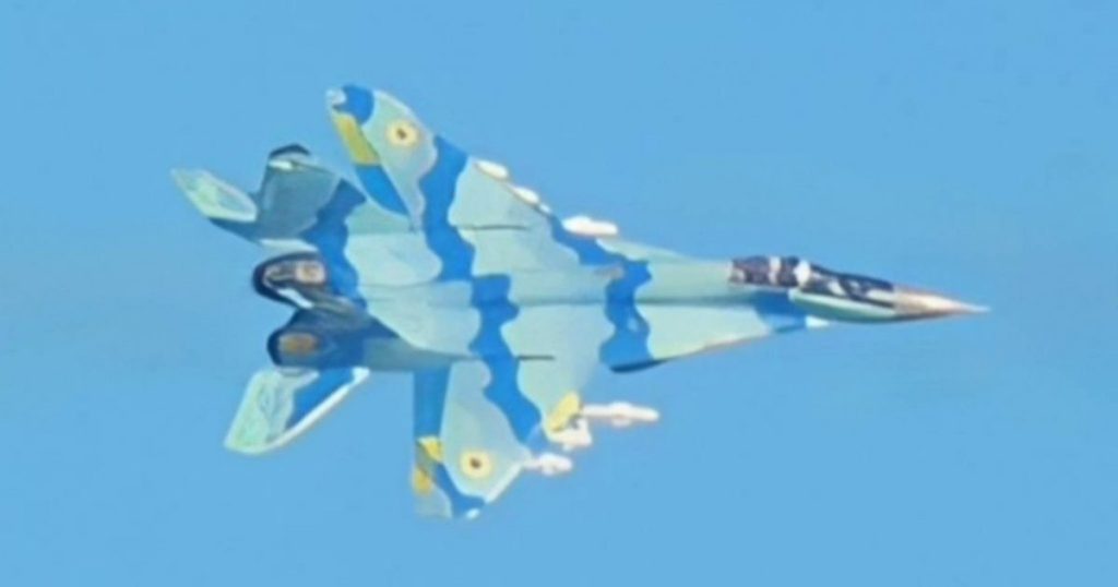 aparitie surpriza pe cerul ucrainei avion mig 29 camuflat